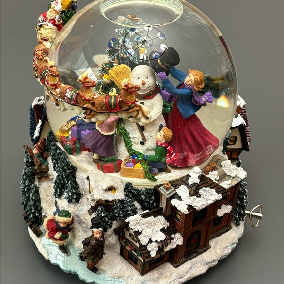 Santa sleigh snow globe by kirkland revolving outter globe vintage? - FLAWS - Picture 3 of 17